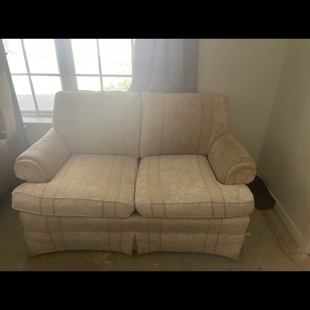 Highland house loveseat